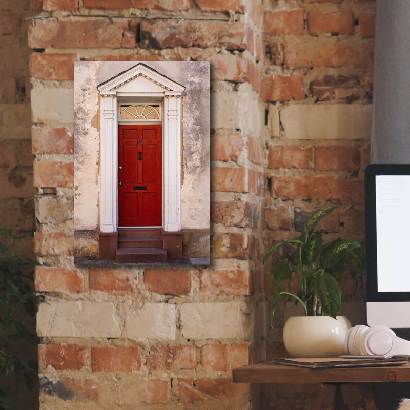 «Red Door» par Epic Portfolio, art mural sur toile Red Barrel Studio®, H 18 po x l 12 po x P 0,75 po