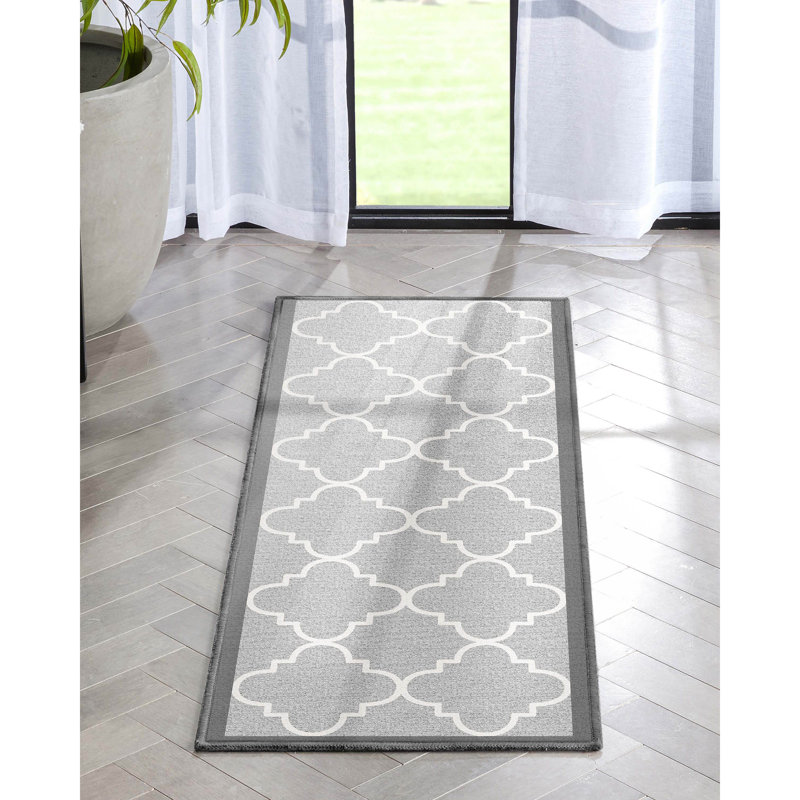 Tapis gris en polyester tissé à la machine Gioanna, Tapis de couloir 1 pi 6 po x 5 pi