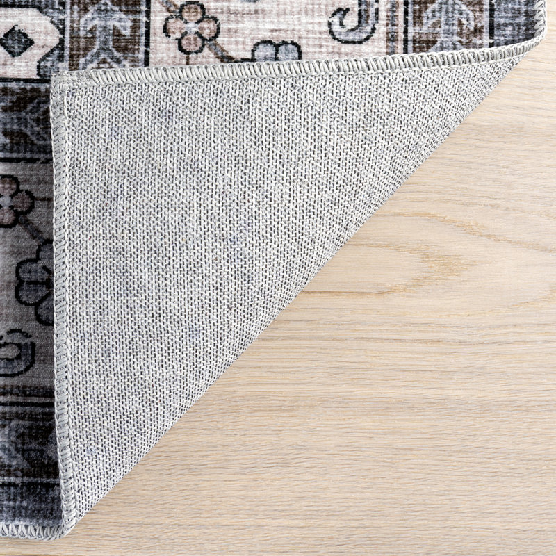 Amaan SplashGuard Medallion Machine Washable Area Rug, Rectangle 4' x 6'