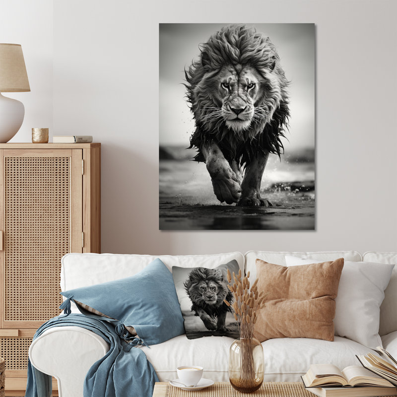 Lion noir et blanc qui court en Afrique - Lion, art mural en métal, H 32 po x l 24 po