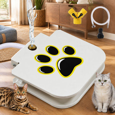 Fontaine à eau extérieure pour chiens activée par les pattes, avec une valve améliorée permettant aux chiens de marcher sur le distributeur d'eau pour accéder à de l'eau potable fraîche.