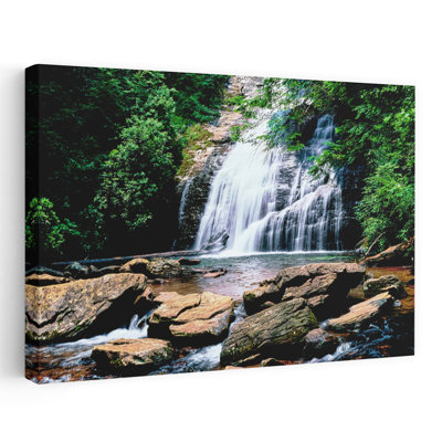 Vue sur les chutes de Helton Creek, forêt nationale de Chattahoochee-Oconee, Géorgie, États-Unis, art contemporain de paysage abstrait