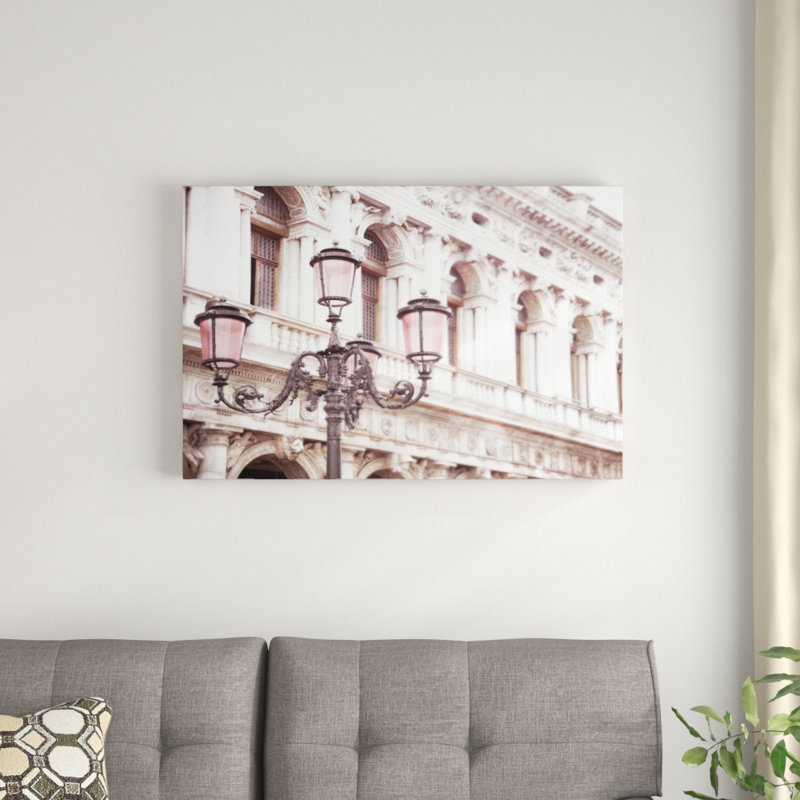 Photographie de Venise sur lanternes roses I, H 24 po x l 36 po
