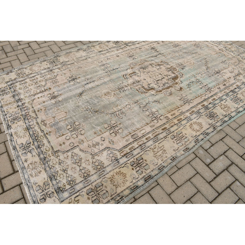 Tapis turc rétro beige et bleu à motif floral antique pour une décoration intérieure élégante