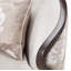 Fauteuil demi-tonneau en velours Camellia Field CAL117