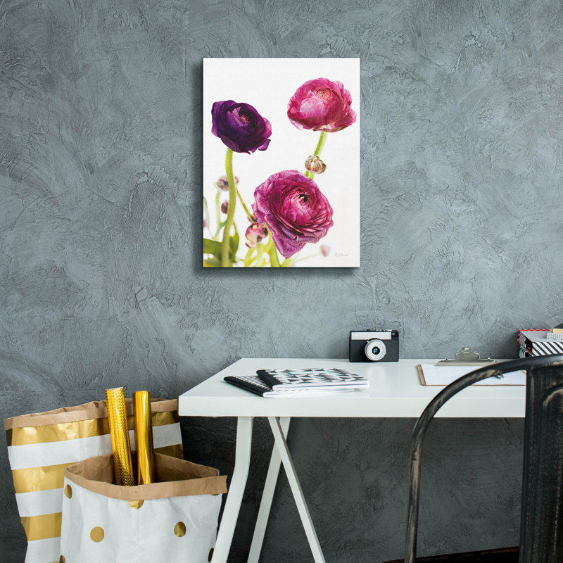 «Spring Ranunculus V» par Laura Marshall, art mural sur toile, H 16 po x l 12 po x P 0,75 po