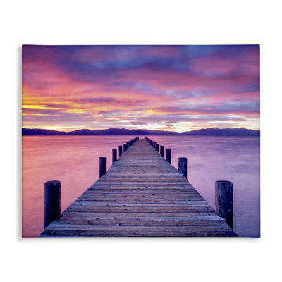 «Purple Sunset Dock», art mural par Dennis Frates
