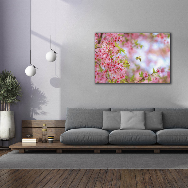 Art mural épique Graffiti «Whimsical Bee & Cherry Tree» par Carrie Ann Grippo-Pike, 60 po x 40 po