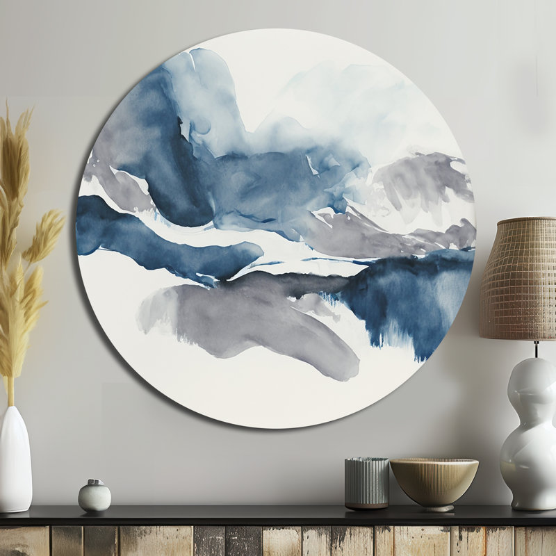 À travers les nuages bleus saphir I - Art abstrait rond en métal, H 16 po x l 16 po