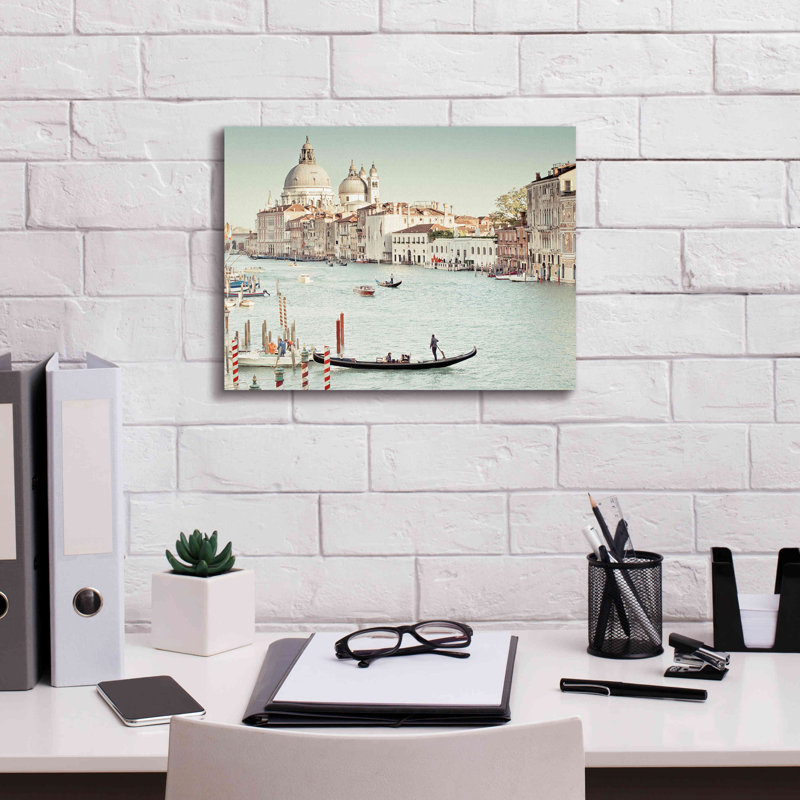 «Grand Canal» par Keri Bevan, estampe numérique sur toile, H 12 po x l 16 po x P 0,75 po