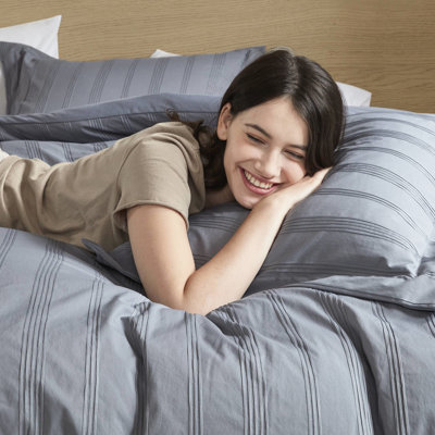 7 King Bedding With Elegant Woven Stripes, Fill, And Wrinkle- Microfiber, Ideal For Small Spaces Striped Collection: 7 Pieces Breathable Fill Wrinkle- Perfect College Dorms