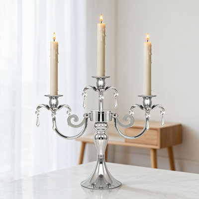 Bougeoir en métal à trois bras avec pendentifs en cristal pour chandelles, support de bougie élégant pour centre de table de mariage ou décoration de Noël, finition argentée