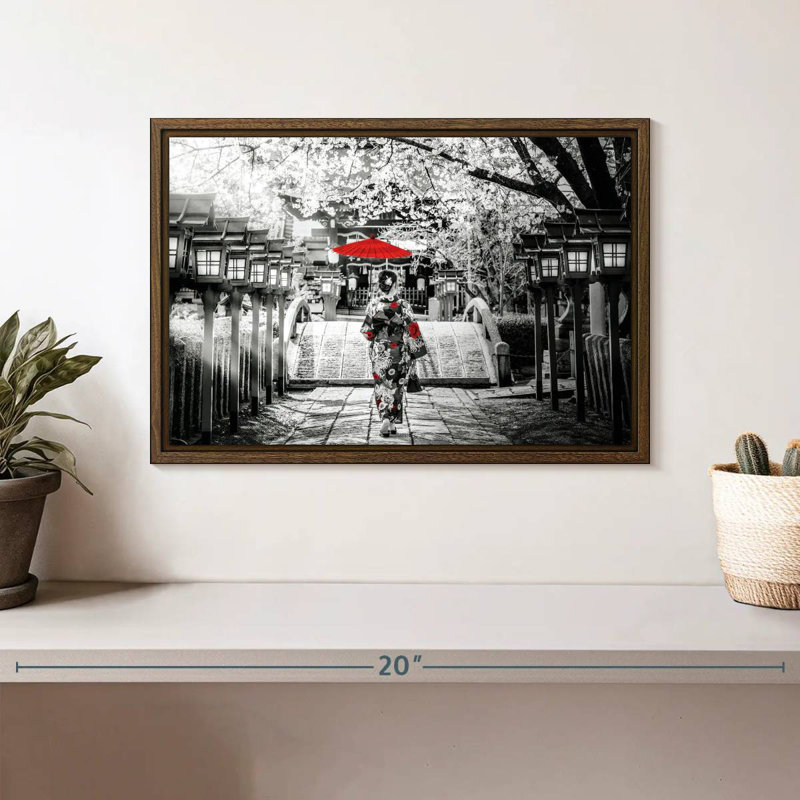 Geisha Pop, 13 po x 9 po, Cadre flottant en noyer