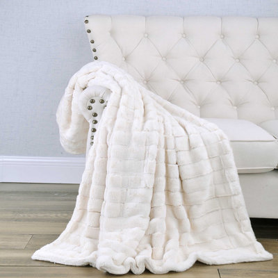 BLANKETS Quilted Throw Blanket