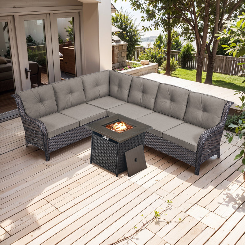 Canapé modulaire d'extérieur en forme de L en osier de 139 po avec foyer d'extérieur avec coussins Benigni, Gris, Brun