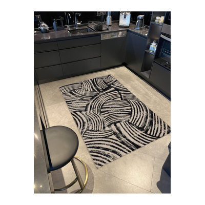 Tapis noir à motif géométrique mélangé