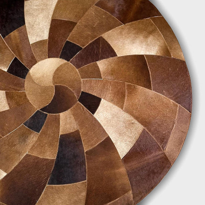 Tapis rond en cuir de vache Whirling
