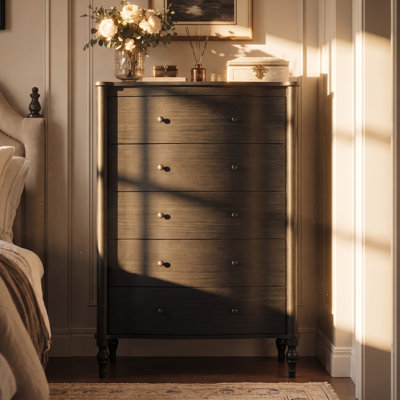 Commode 5 tiroirs avec façades de tiroirs courbées et pieds tournés