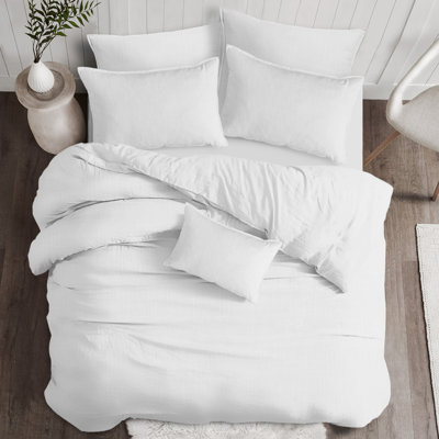 Lynnin White Coverlet/Bedspread