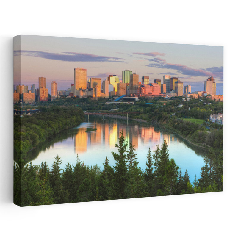Réflexion de bâtiments du centre-ville dans l'eau au lever du soleil, rivière North, Edmonton, Alberta, Canada, architecture moderne abstraite, art urbain