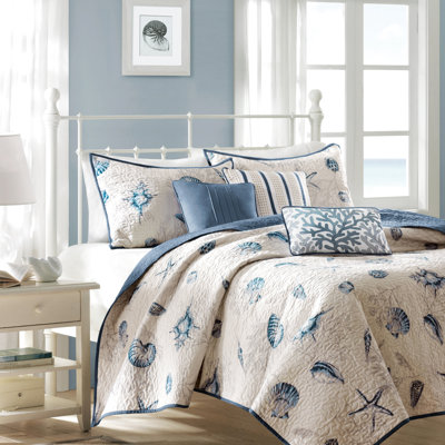 Courtepointe réversible pour lit très grand, bleu avec coussins décoratifs corail et coquille