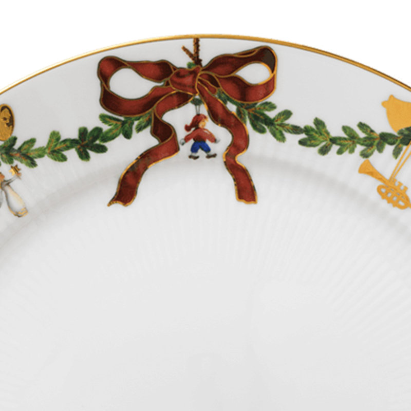 Star Fluted Christmas Royal Copenhagen 10.6299" Dinner Plate
