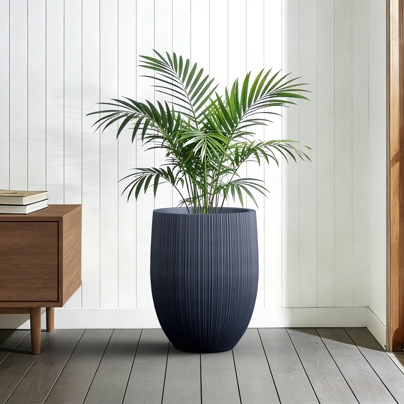 Grand pot à fleurs rond en béton bleu marine de 17 po de style baril avec trous de drainage, intérieur amélioré, Marine