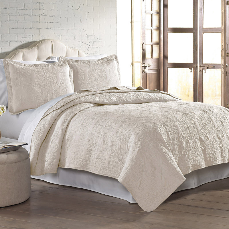 Medallion Quilt Set, King Quilt + 2 King Shams, Ivory