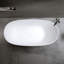 Baignoire de trempage autoportante à surface solide de 65 po blanc mat, avec trop-plein et drain escamotable, baignoire de trempage en pierre en résine à faible entretien, blanche, fabriquée à la main et lisse