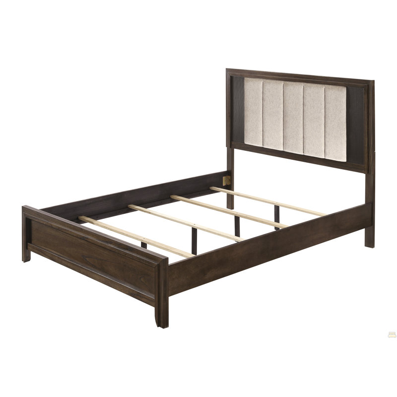1pièce lit grand format finition bois riche détails linéaires épurés