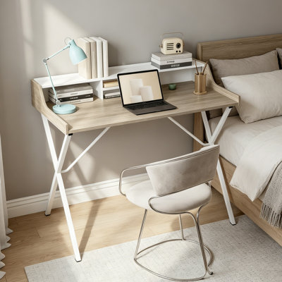Bureau moderne à structure en X avec tablette de rangement intégrée, blanc