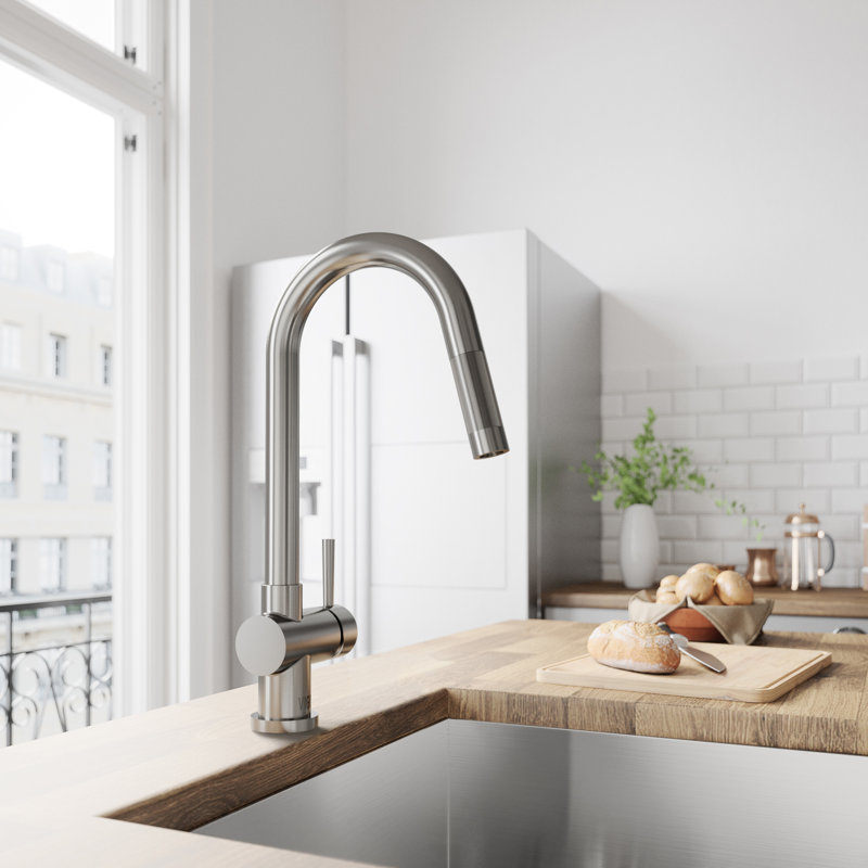 Robinet de cuisine à poignée simple Gramercy H 17 po, Acier inoxydable