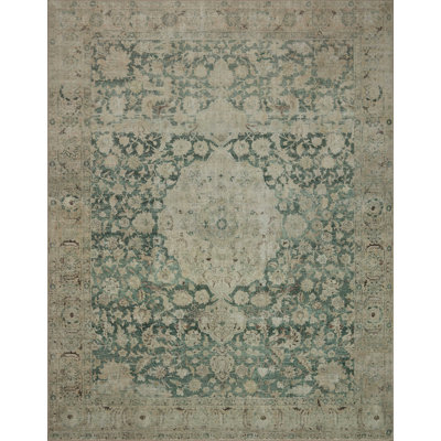 Tapis jade / sable lavable à la machine Magnolia Home par Joanna Gaines X Loloi Sinclair