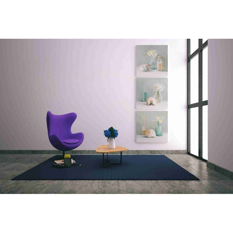 «Chamomile Spa» par Danhui Nai, art mural sur toile, H 37 po x l 37 po x P 1,5 po