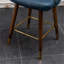 Ensemble de tabouret de comptoir élégant et confortable avec dossier capitonné et garniture cloutée, parfait pour toute cuisine ou bar.