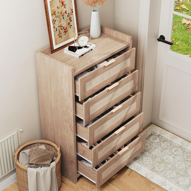 Commode 5 tiroirs en rotin avec quincaillerie dorée pour chambre à coucher et salon, Beige