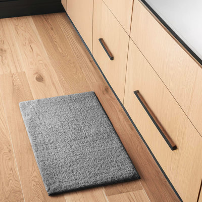Tapis pour salle de bain en microfibre gris de qualité spa 20 po x 30 po avec toucher doux, séchage rapide et absorbant breveté, envers antidérapant, tapis de bain lavable à la machine de 0,76 po d'épaisseur, qualité spa, absorbant, microfibre