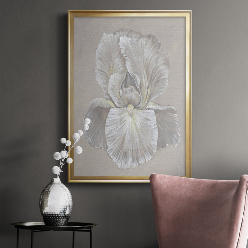 White Iris I, reproduction encadrée de qualité supérieure - prête à être accrochée, Or, H 42,5 po x l 30,5 po x P 1 po