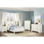 Commode blanche traditionnelle de style Louis Phillippe