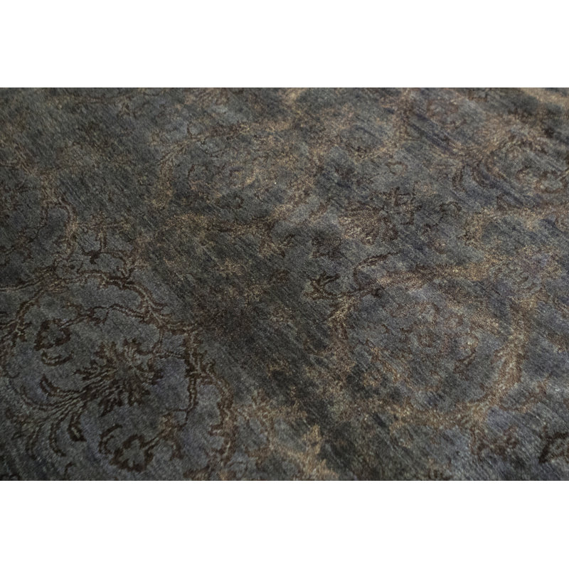 Area Rug in Gray