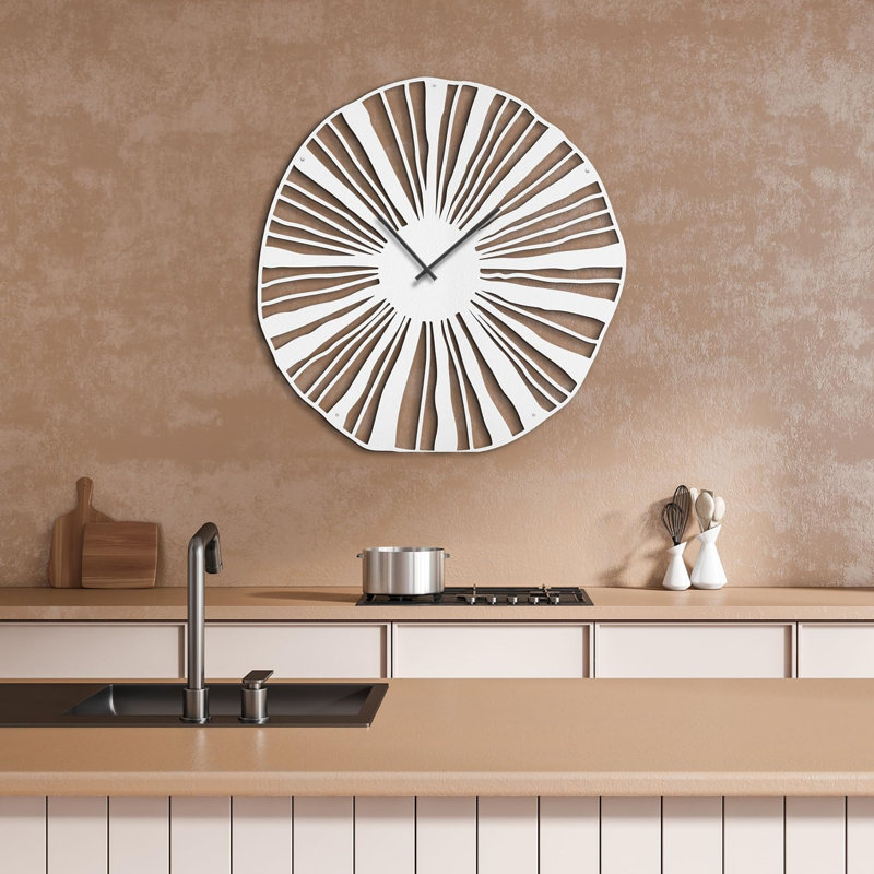Grande horloge murale en métal Sunburst, L 36 po x H 36 po, Blanc