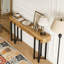 Console en bois avec canapé et couloir