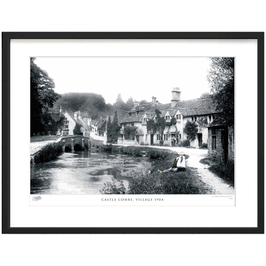 Gerahmtes Papierbild - Fotografie „Castle Combe, Village 1904”