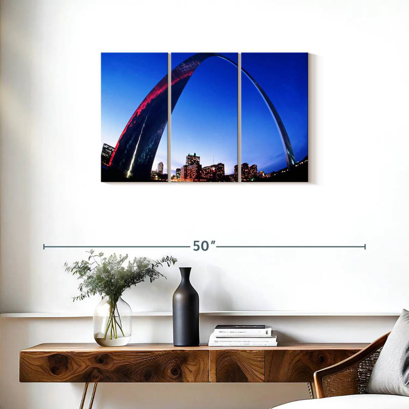 Famous St. Louis Gateway Arch, 20" H x 33" W