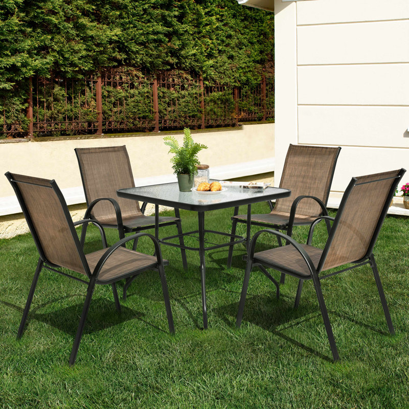 Ensemble repas 5 pièces pour l'extérieur, chaises empilables en polyester enduit de PVC et trou pour parasol, Brun