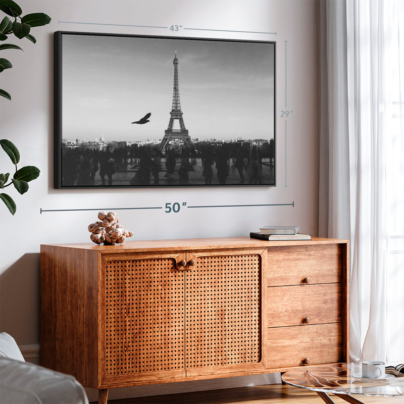 «Overcast Eiffel Tower Wall Art», H 29 po x l 43 po