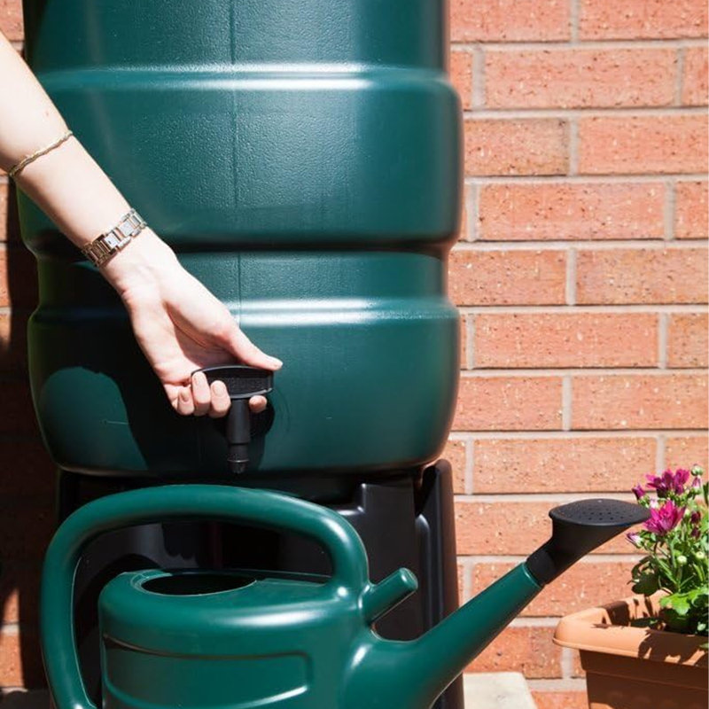 Whitefurze Weather Resistant Plastic Drainable Rain Barrel and Hose with Diverter Kit, 100 Litres