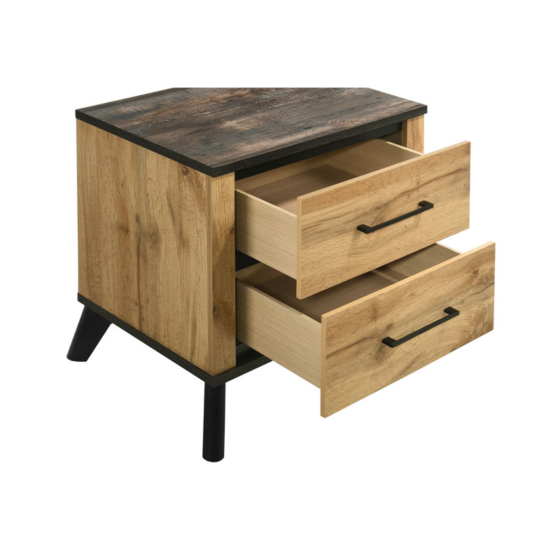 Ensemble de chambre à coucher Elmwood Queen 3 pièces comprenant un lit à panneaux, une commode et une table de chevet, en brun vieilli et pin naturel.