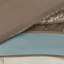 Édredon pour grand lit 7 pièces. En bleu, brun et motif cachemire enchanteur. Comprend les taies décoratives et les coussins décoratifs. Ornement tissé gracieux