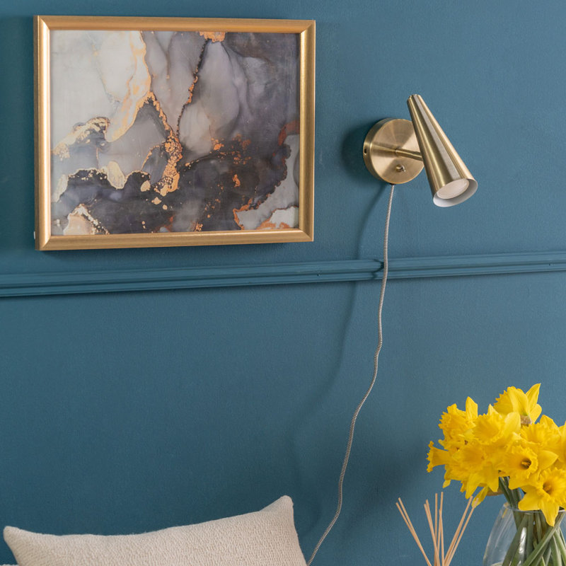 Larina Plug-in Spotlight, Yes
